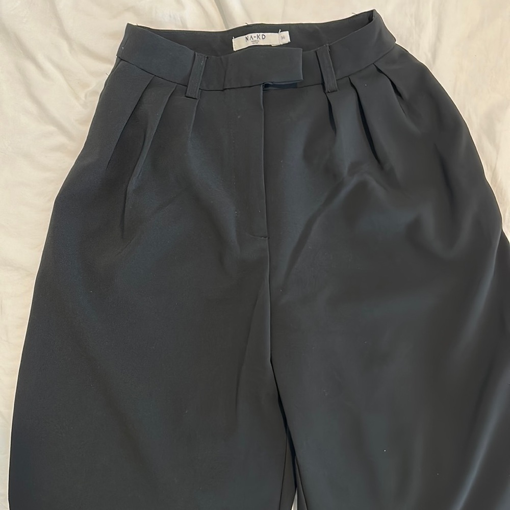 Pleated wide leg suit pants in black